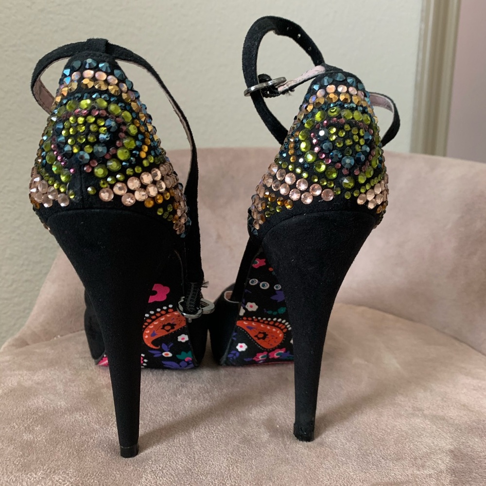 Heels - Picture 2 of 2